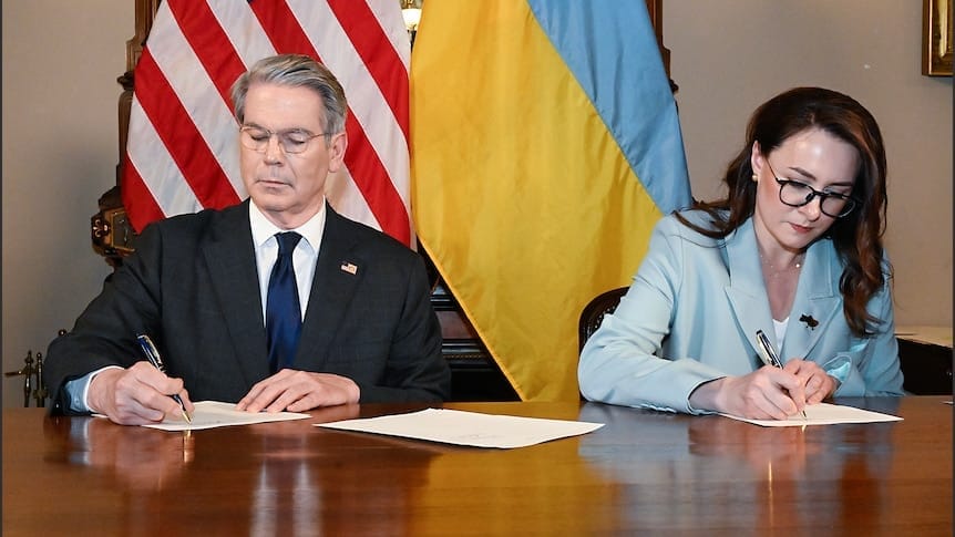 abd ile ukrayna arasinda tarihi degerli madenler anlasmasi imzalandi 0 iQl1ykmb