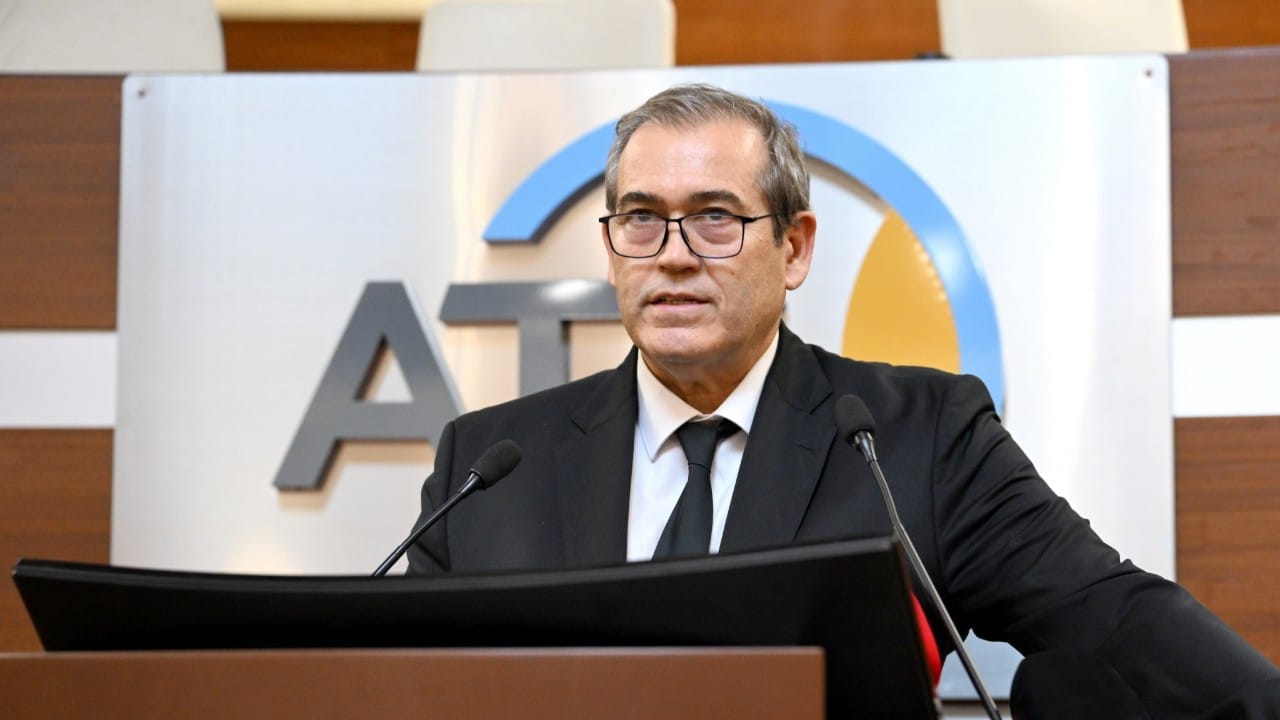 aw268435 01 ezwe cover