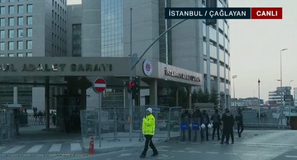 ekrem imamoglu ve 90 kisi adliyede 30 savci gorevlendirildi 0 ZOrzu6DP