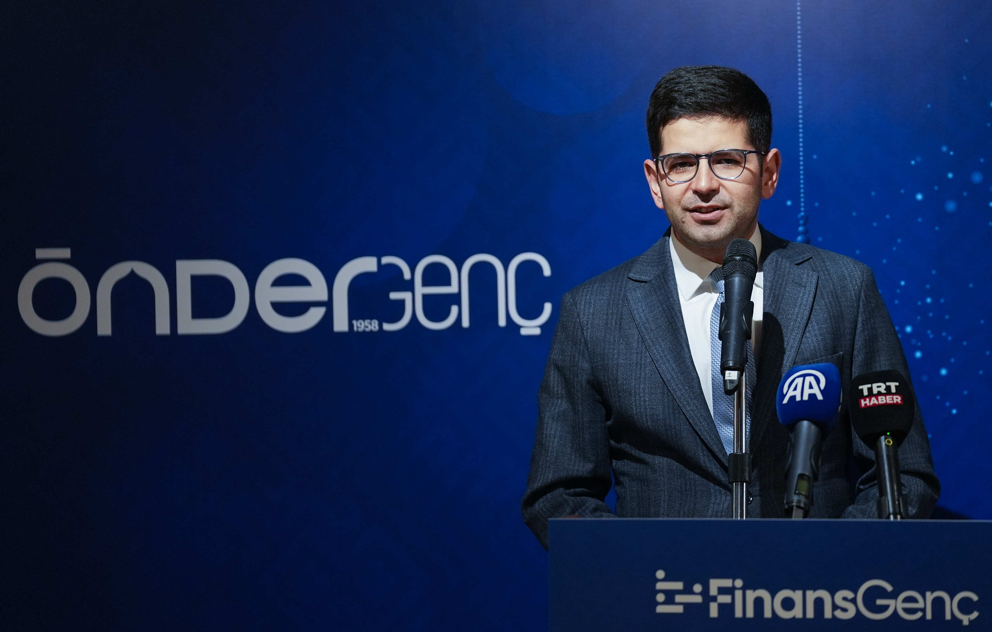 finans dunyasi temsilcileri genclerle iftarda bulustu 0