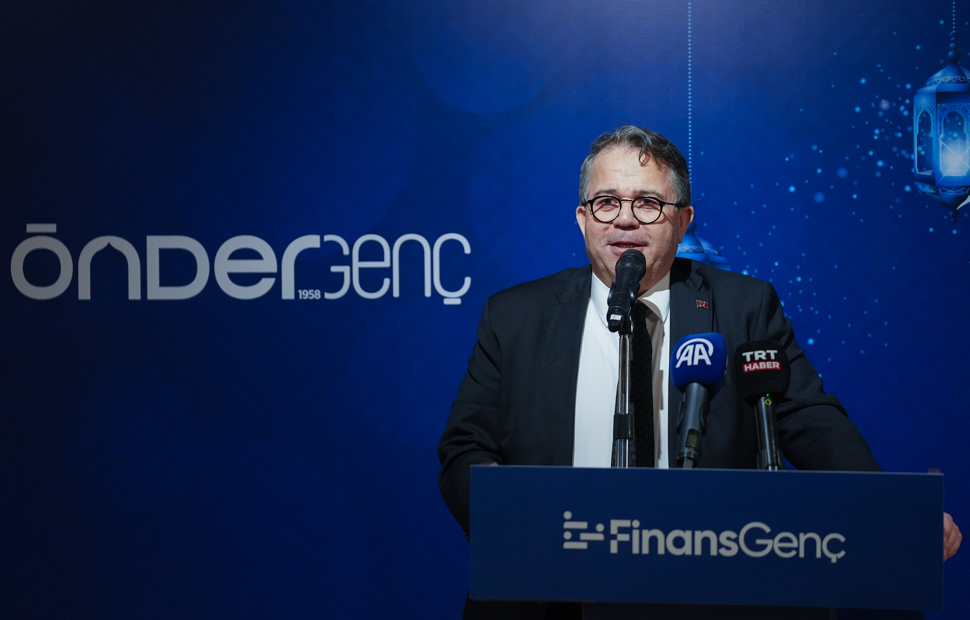 finans dunyasi temsilcileri genclerle iftarda bulustu 2 XICXtfMX