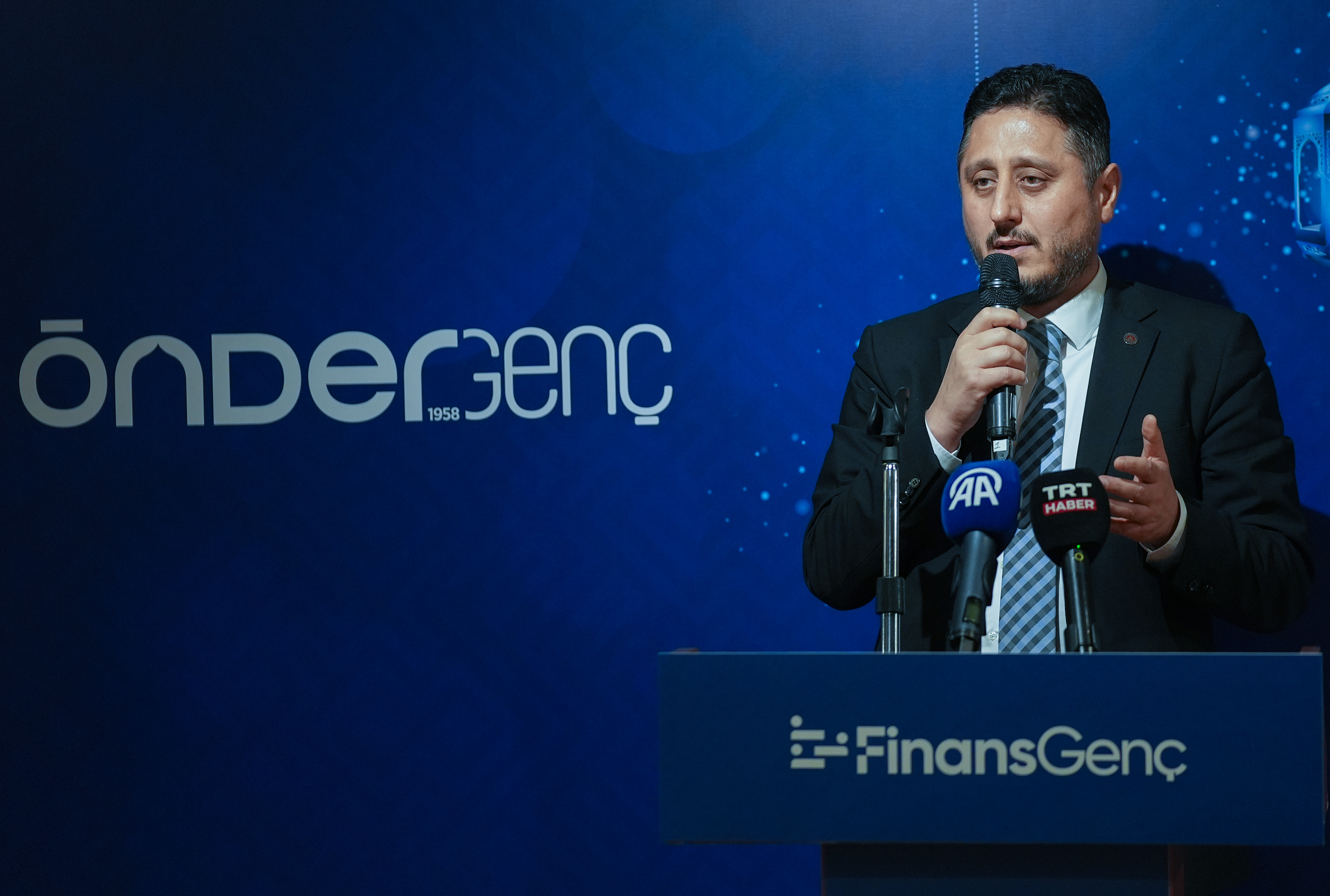 finans dunyasi temsilcileri genclerle iftarda bulustu 3 39V6OpUE