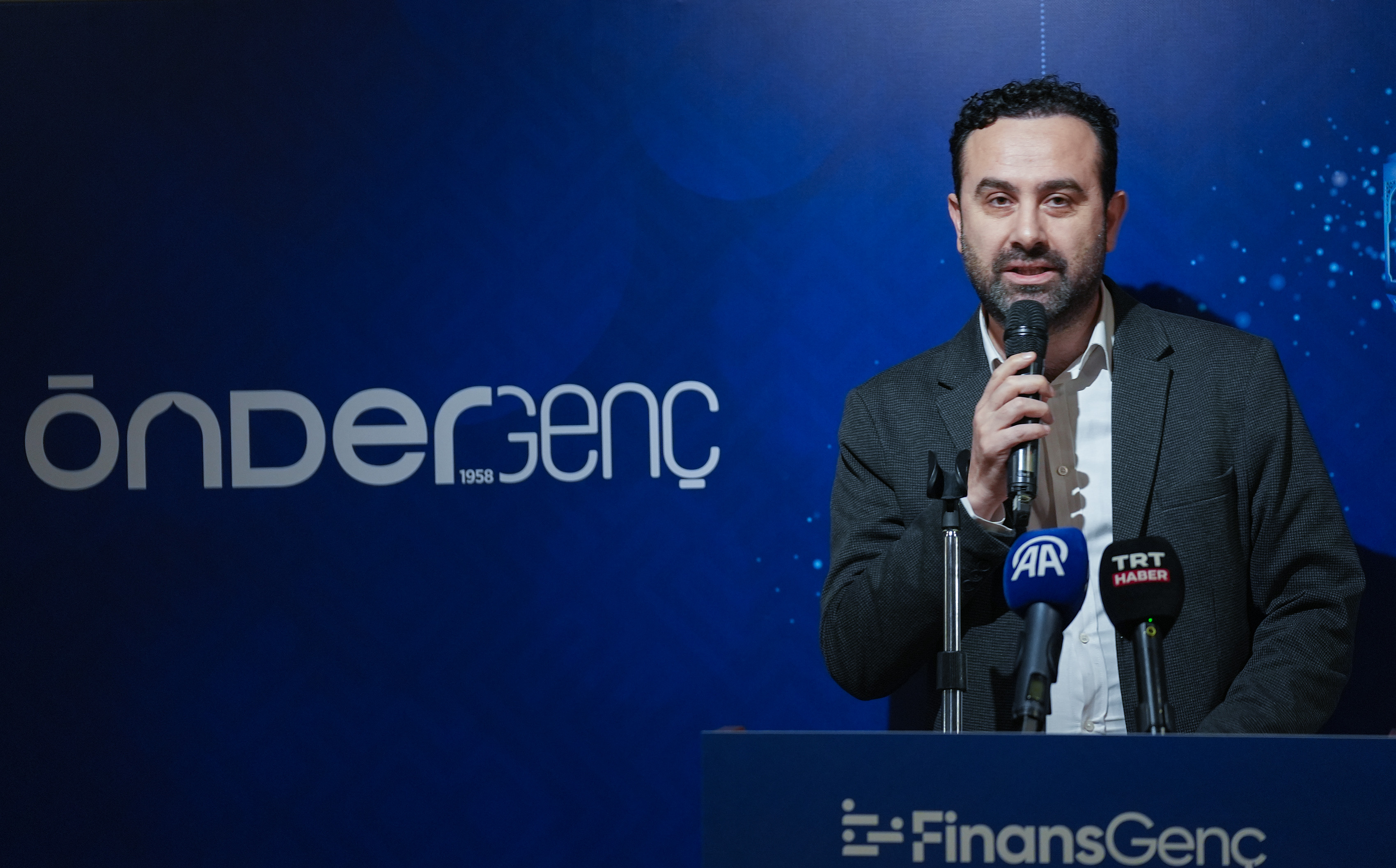 finans dunyasi temsilcileri genclerle iftarda bulustu 5 QQAzCXha