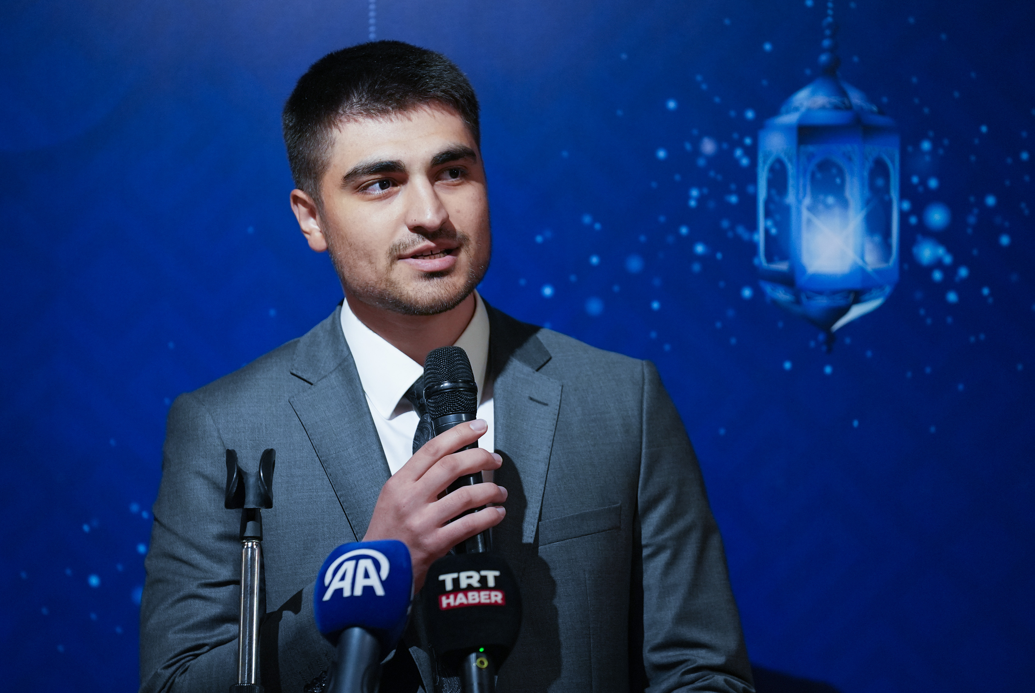 finans dunyasi temsilcileri genclerle iftarda bulustu 7 pwf1gb44