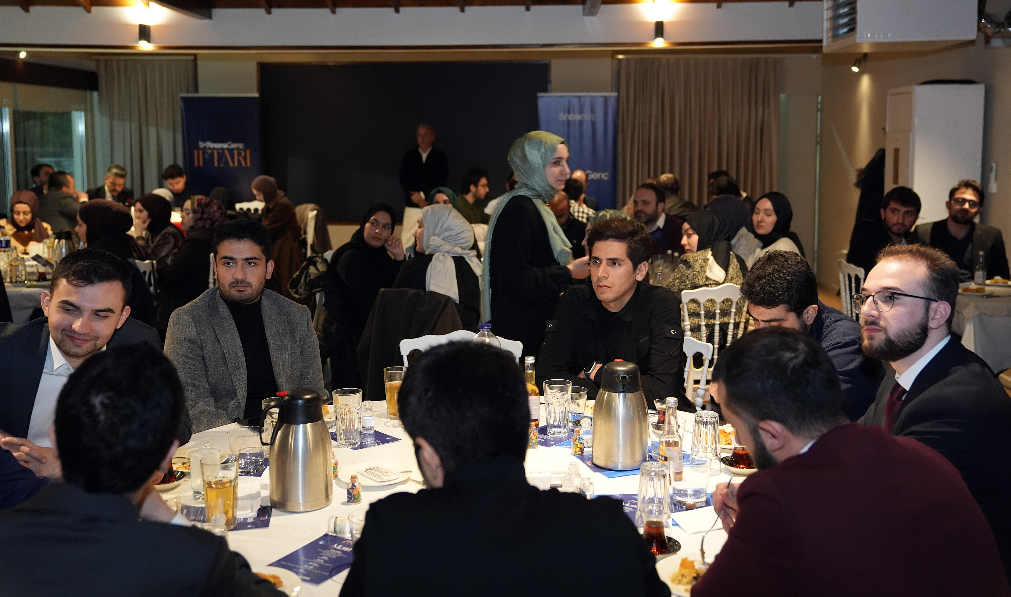 finans dunyasi temsilcileri genclerle iftarda bulustu 8 39n9Yssd