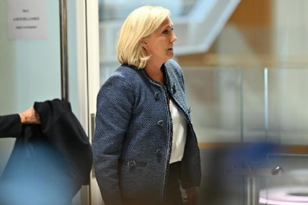 fransada le pen yolsuzluktan suclu bulundu J2b1YyzQ