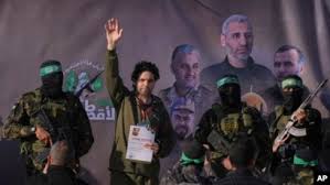 Ateşkes kapsamında Hamas üç rehineyi, İsrail 183 Filistinli tutukluyu serbest bıraktı