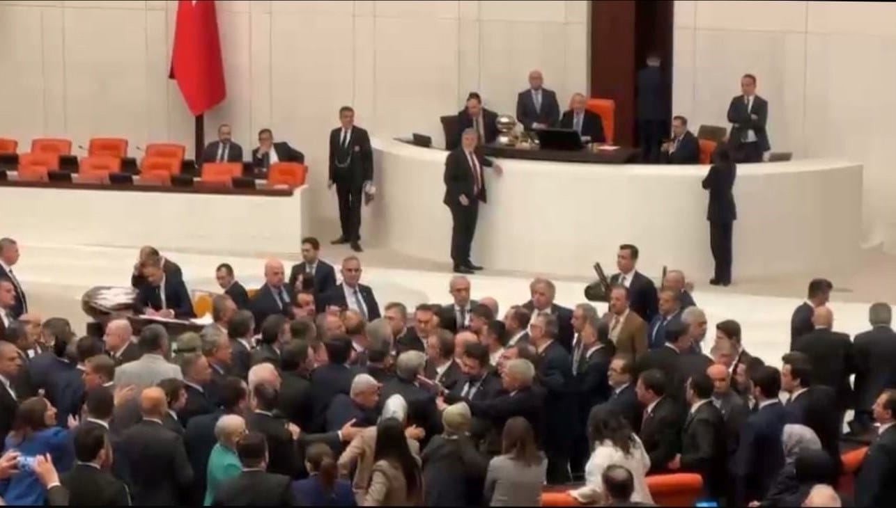 mecliste kavga cikti emekli ikramiyesi unutuldu dayQMtl3