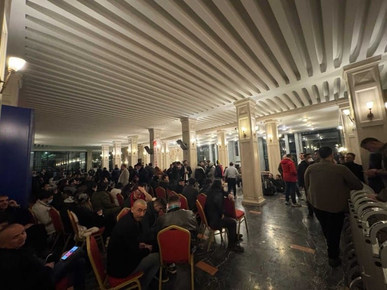 muhalefetin merkezi ussu sarachane oldu 1 MSvXw5Cs