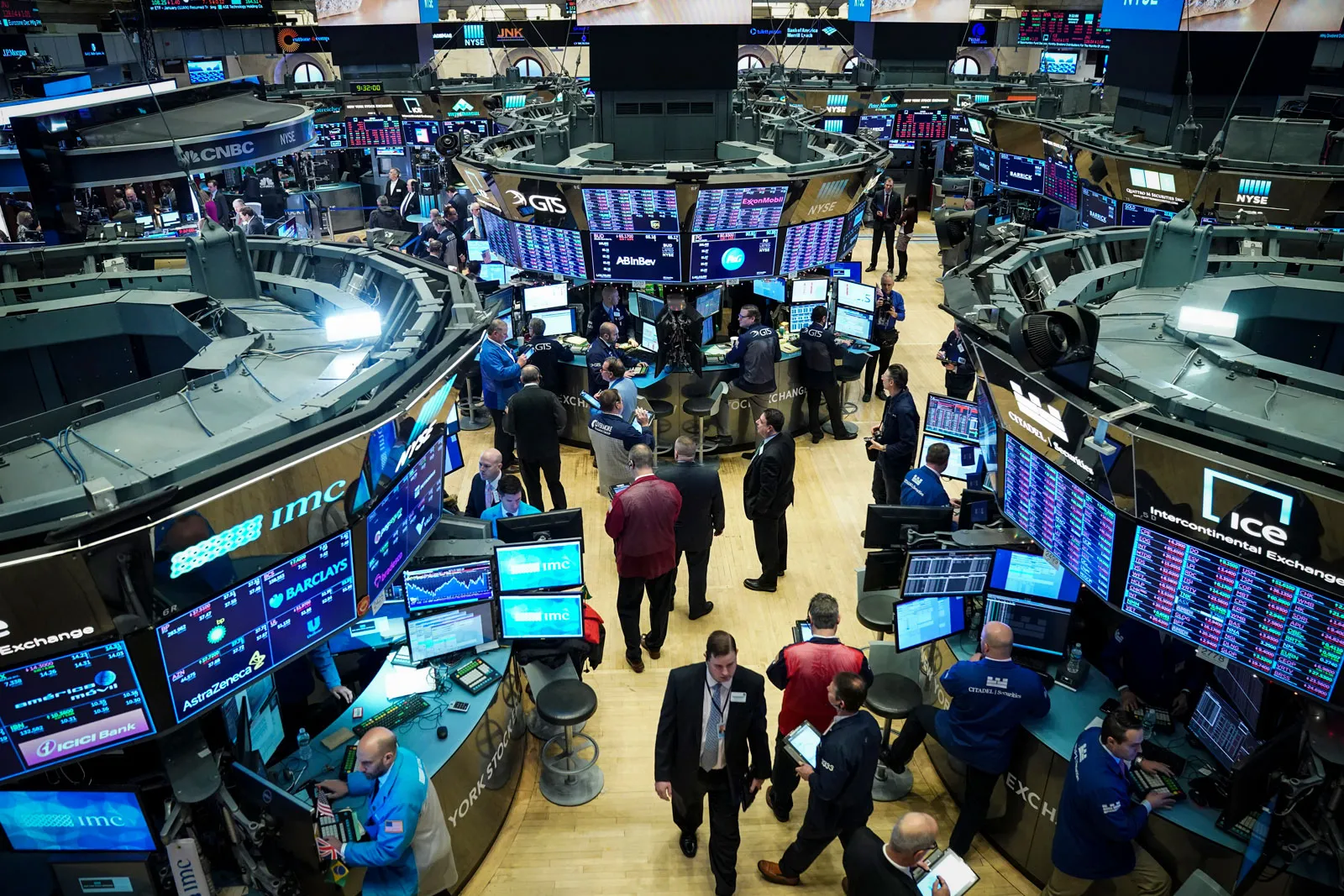 traders professionals opening bell New York Stock Exchange NYSE January 2 2019.jpg