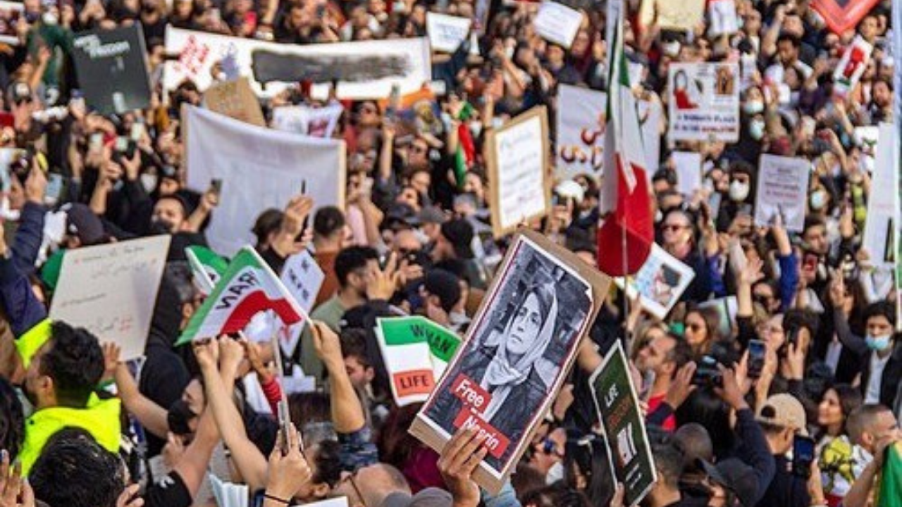 iranda protestolar 10 gununde olu sayisi tartismali baski sertlesiyor 7ytu