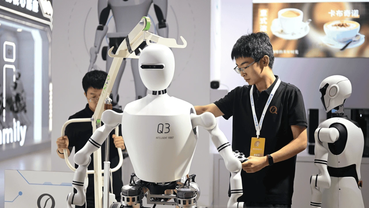 cinli insansi robotlar