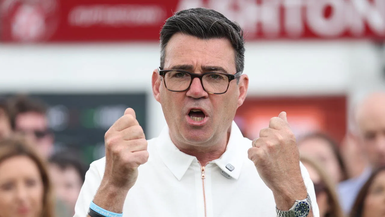 Gözler İngiltere İçin  Andy Burnham’da