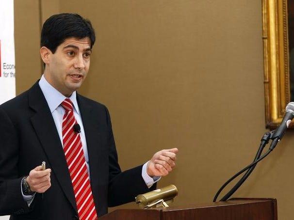 Fed’de Yeni Dönem: Kevin Warsh Piyasaları Nasıl Değiştirecek? Dow Rekorda, Nasdaq Neden Zayıflıyor?