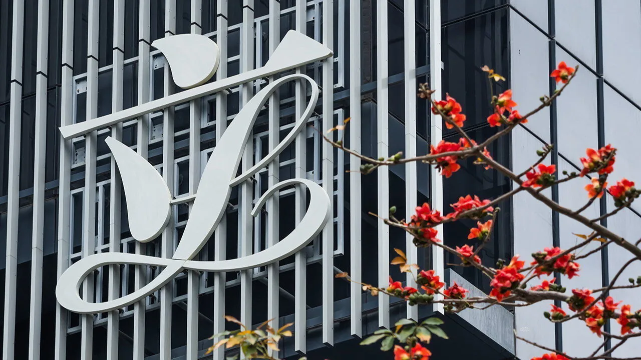 Hong Kong, Pekin’den Ders Alıyor