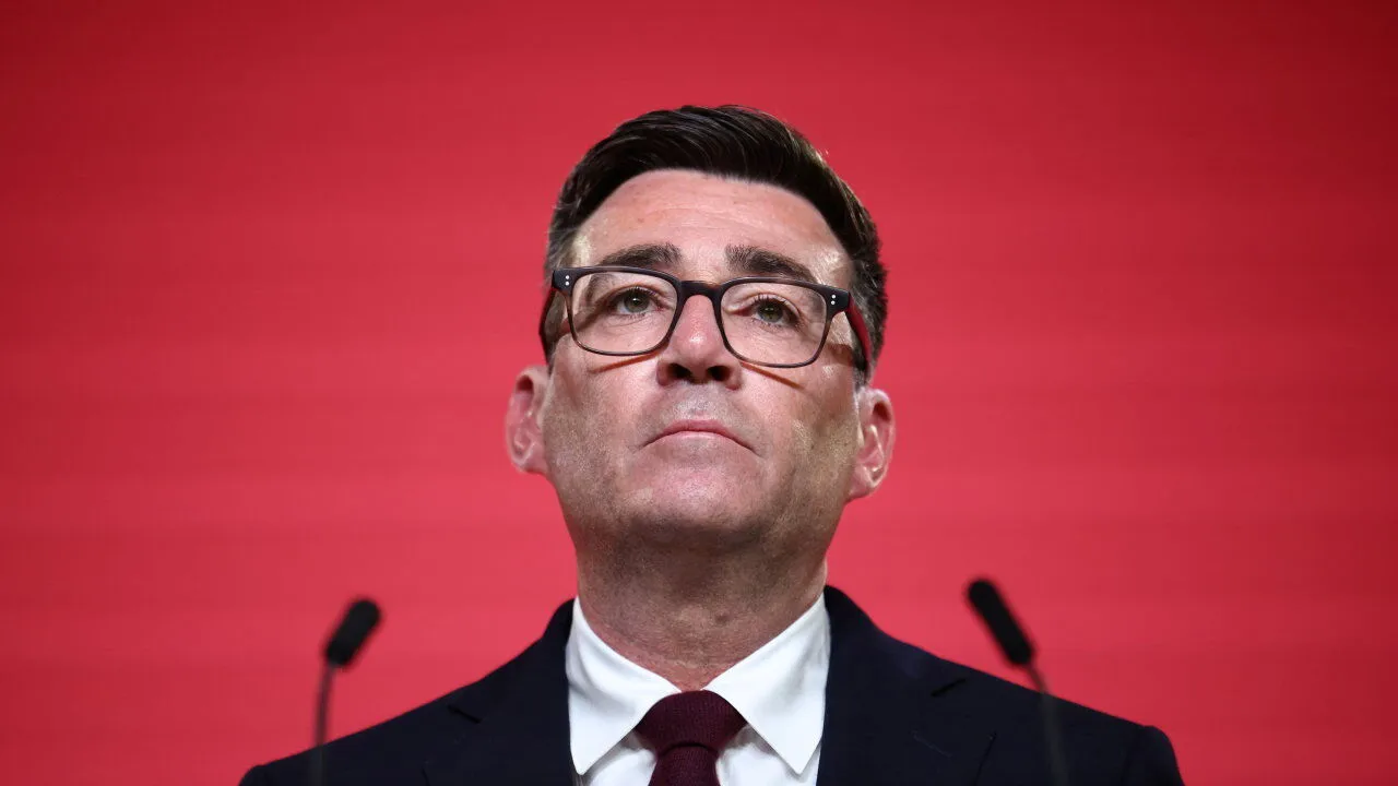 World in Brief: Andy Burnham İşçi Partisi’nin Yeni Lideri Oldu, Küresel Piyasalar Sert Düştü