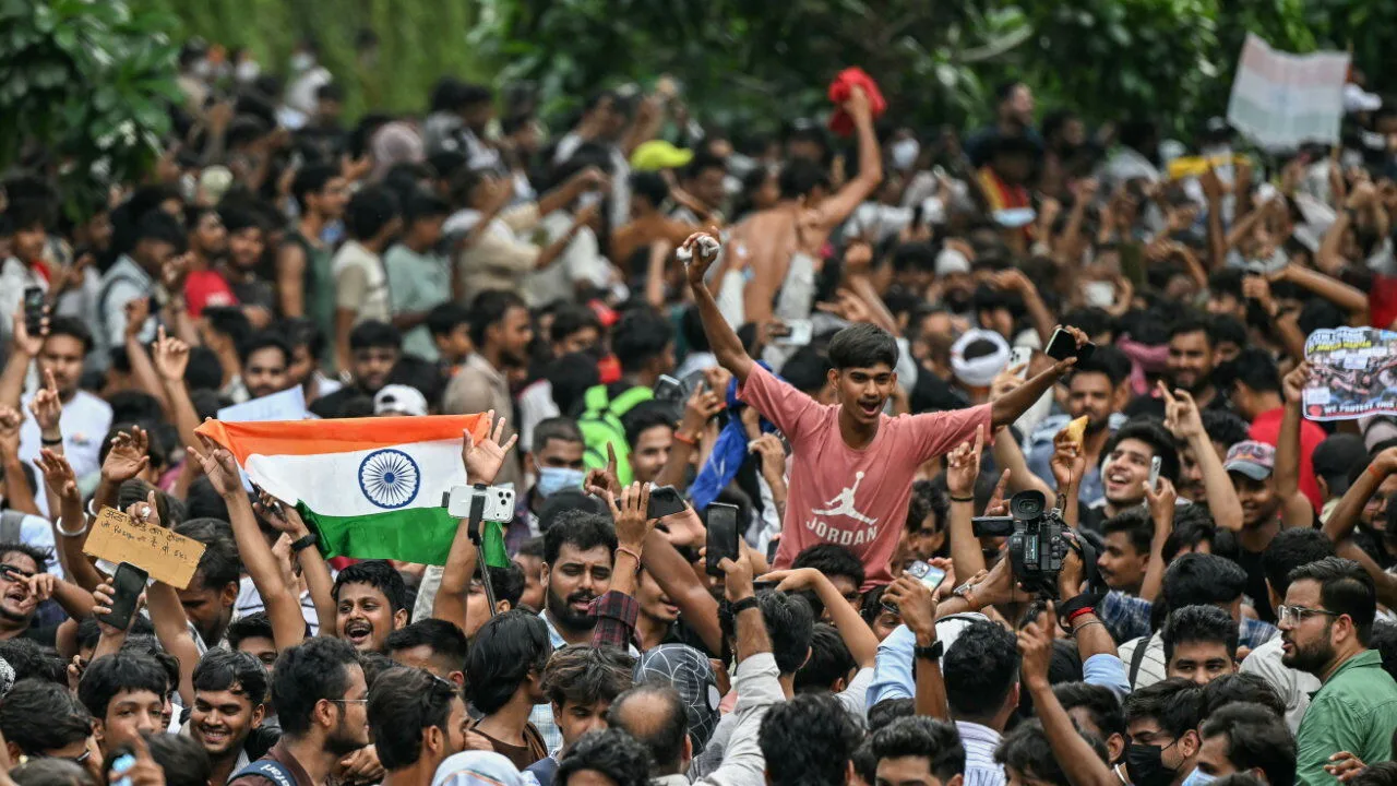 Narendra Modi, Hindistan’ın Z Kuşağı Karşısında Geri Adım Attı