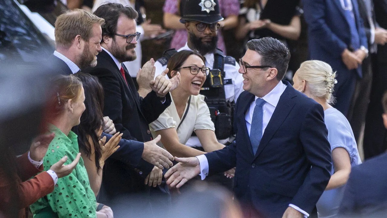 World in Brief: Burnham’ın Kabine Tercihleri; Trump’ın Kanada’ya Yönelik Yeni Gümrük Vergileri