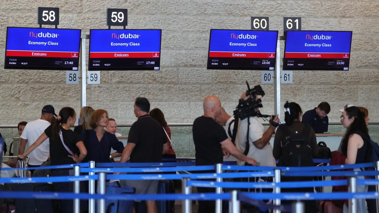 World in Brief: İsrail’e giden uçakta pilot bıçaklandı; Amerika, kontrolden çıkmış yapay zekâya yönelik soruşturma başlattı