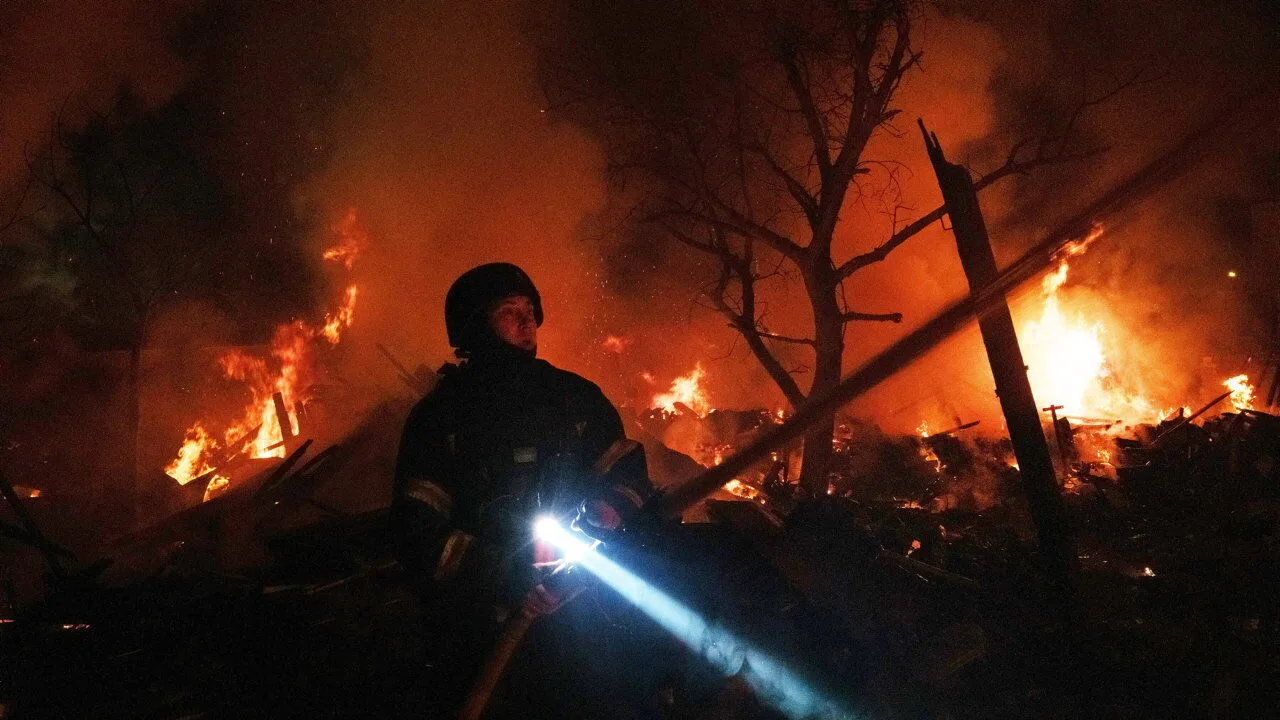 World in Brief: Ukrayna Rus petrolüne yönelik grevlerine yeniden başladı; Amerika bir idamın canlı yayınını iptal etti
