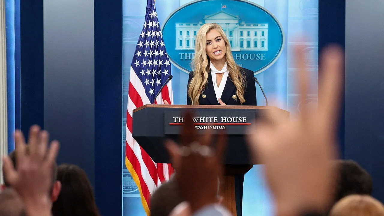 World in Brief: Trump’ın basın sözcüsü görevden alındı; teknoloji hisseleri için kötü bir hafta